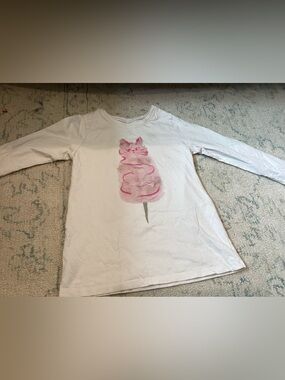 🇺🇸🇺🇸🇺🇸🇺🇸 girls Tea white long sleeve top with pink cat cotton candy graphic.